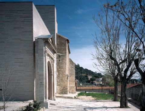 <strong>Extension of San Lorenzo Church in Valdemaqueda, Madrid, Spain</strong><br />Year 2001